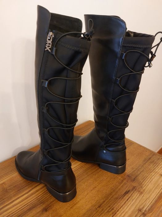 Botas altas marca XTI tamanho 38
