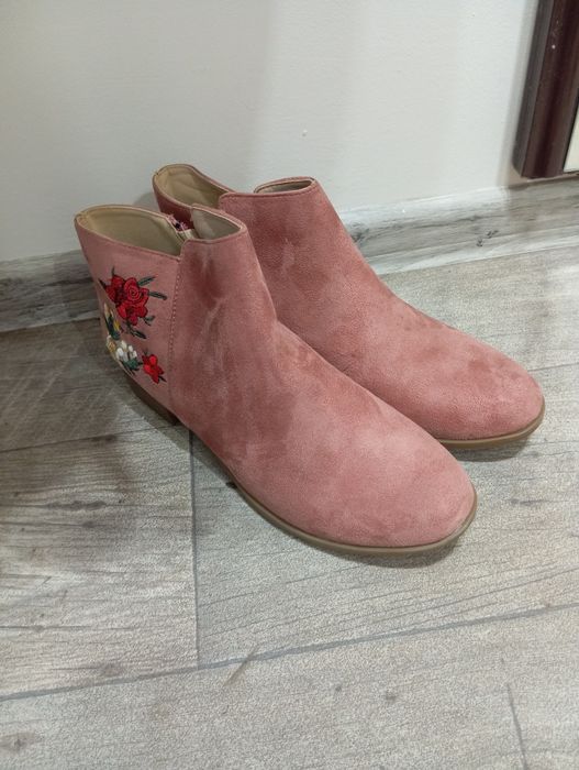 Nowe botki damskie brudny róż haft kwiaty 41 27cm