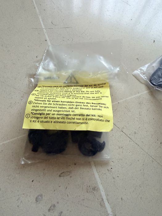 Pegas laterias da marca SHAD para a mota Honda X-ADV 750