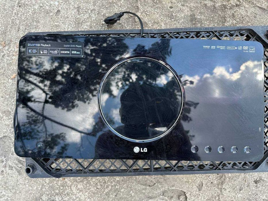 Продам настенный DVD плеер LG, модель TS 200.
