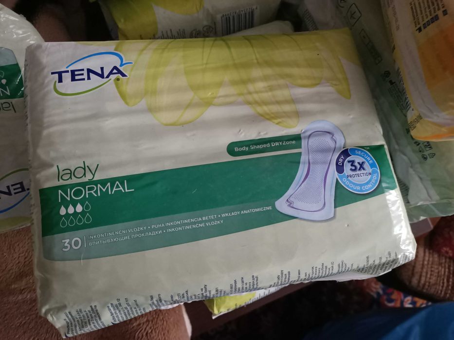 Przybory higieny osobistej- podpaski, pampersy, podkłady