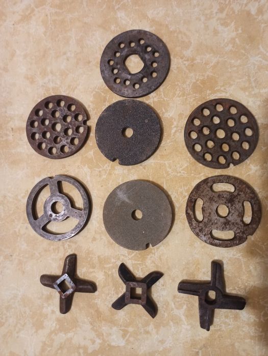 Ножі, точила та насадки для м'ясорубки