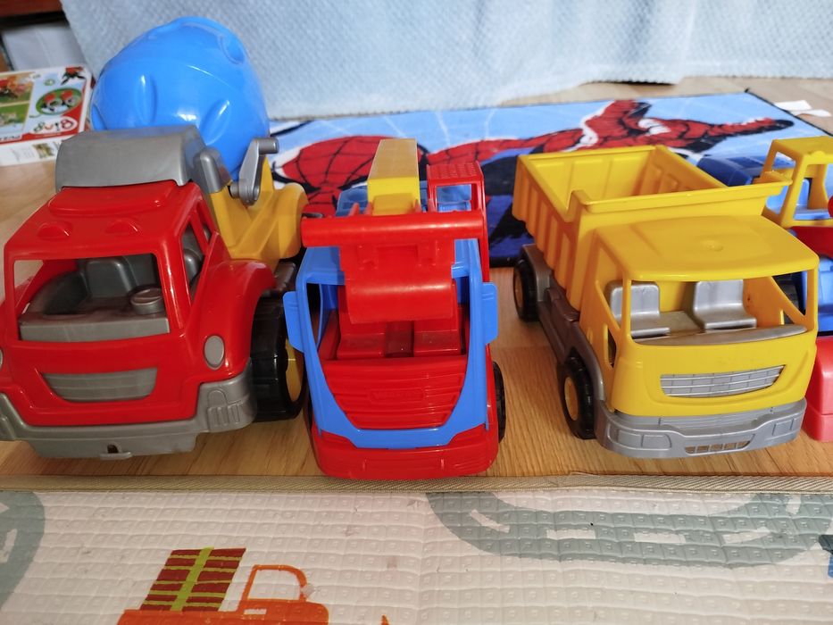 Pojazdy budowlane auta Wader 5 sztuk plus gratis
