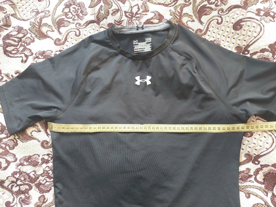 Спортивна футболка Under Armour оригінал 

Размер: S/ M

Заміри деталь