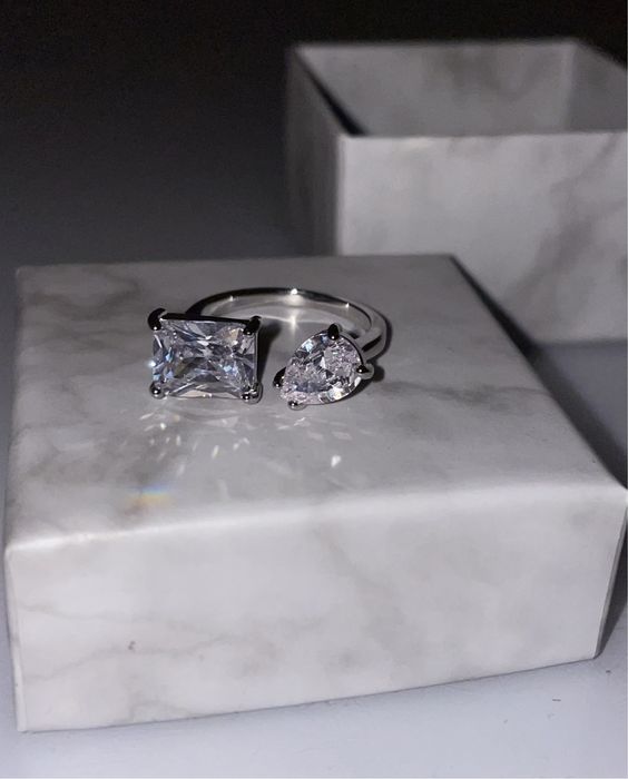 Nowy srebrny pierścionek z diamencikami srebro 925 rozm. Regulowany