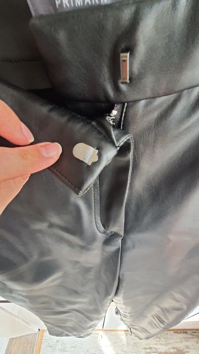 Штани прямі укорочені з еко шкіри primark