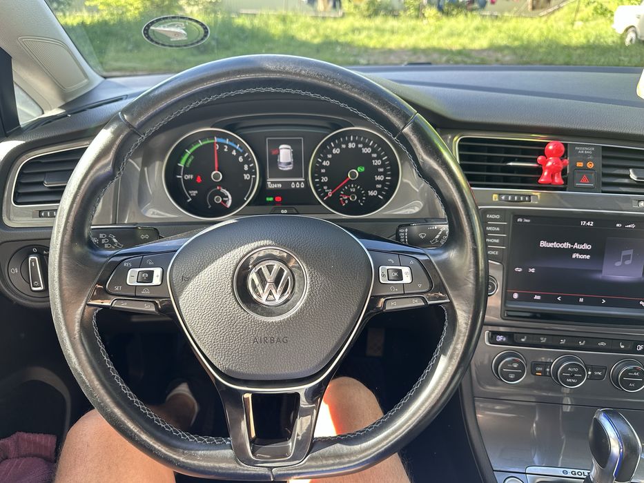Volkswagen e-Golf 2015