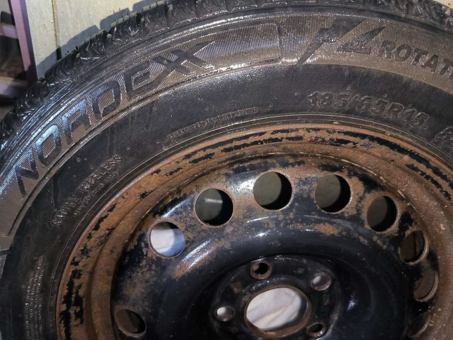 Продам резину с дисками 185*65 R 15 ,диски 110* 5