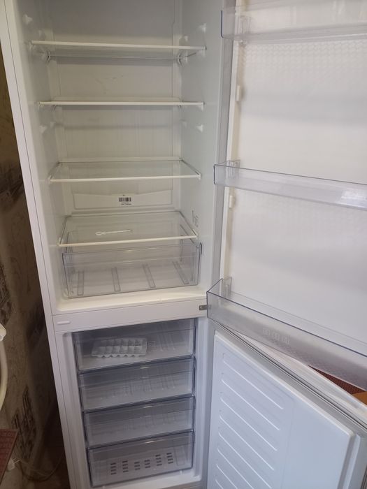 Продам холодильник BEKO. Б/у. Рабочий на половину.