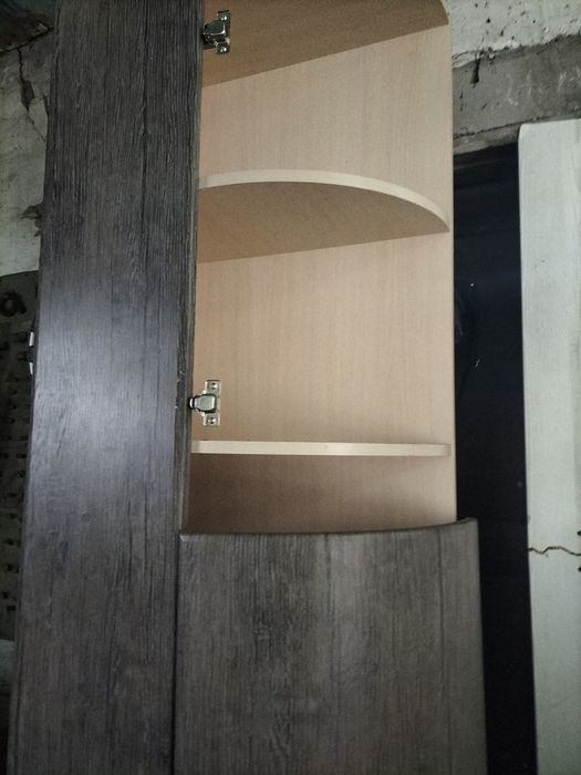 Продам кухонний кутовий шкаф.
