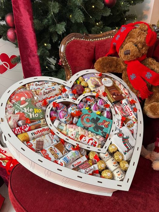 Подарункові набори бокси солодощі Кіндер Мега СЕРДЦЕ