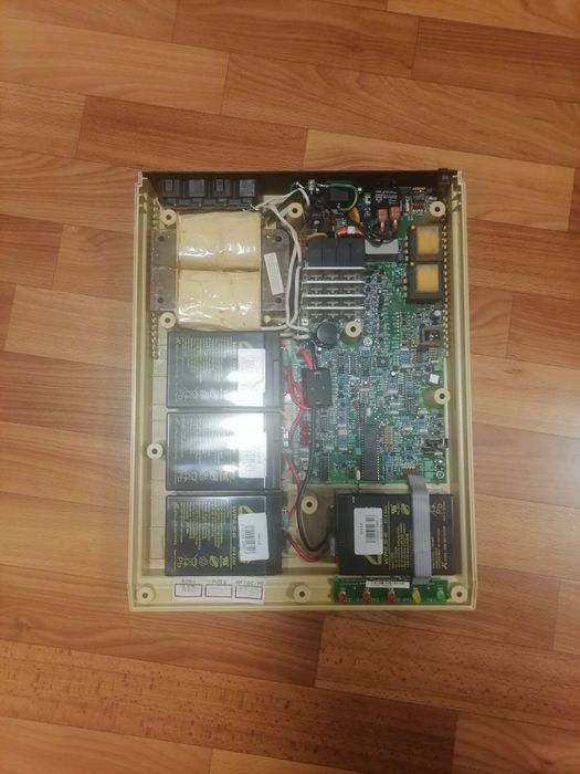 APC SMART-UPS 400i ИБП ДБЖ чистый синус