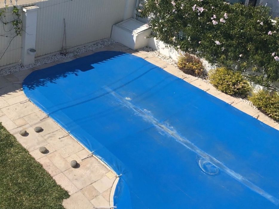 Capa para piscina - Tela forte em azul 7mx4m (aprox) - usada