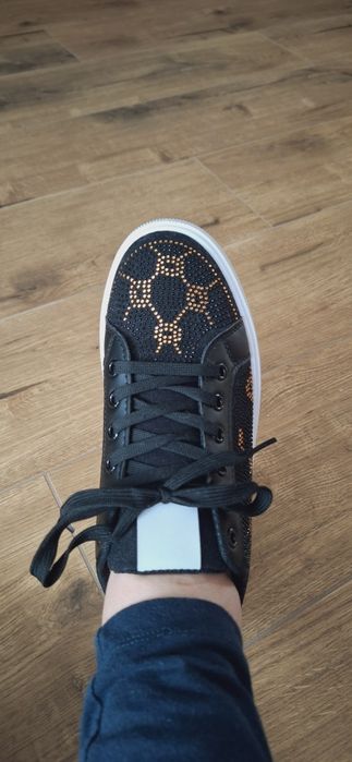 Nowe trampki r.40