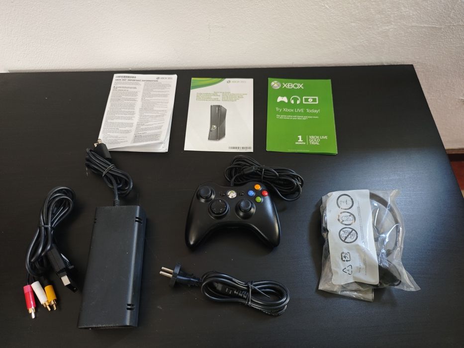 XBOX 360 (Com Caixa e Acessórios)