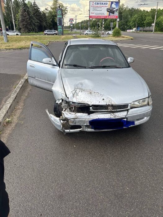 Mazda 94 года випуска після ДТП продам на запчастини