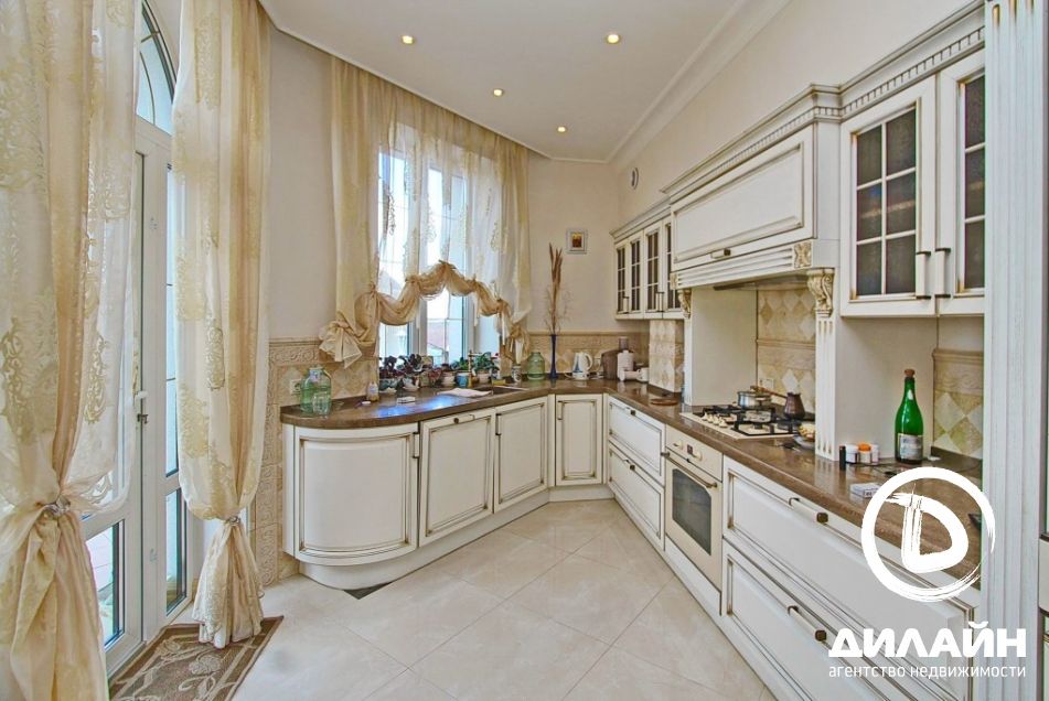 Двухэтажный, 3-х уровневый дом. Бабурка.