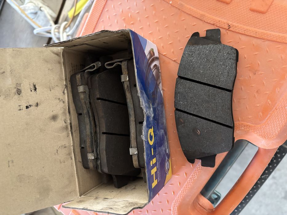 Тормозні диски і колодки Kia Sportage.