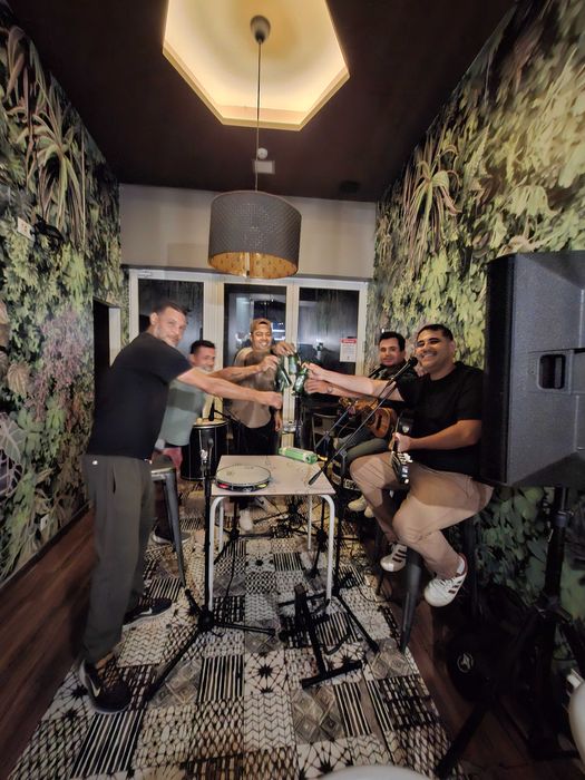 Anime sua festa com o grupo Ta na Laje