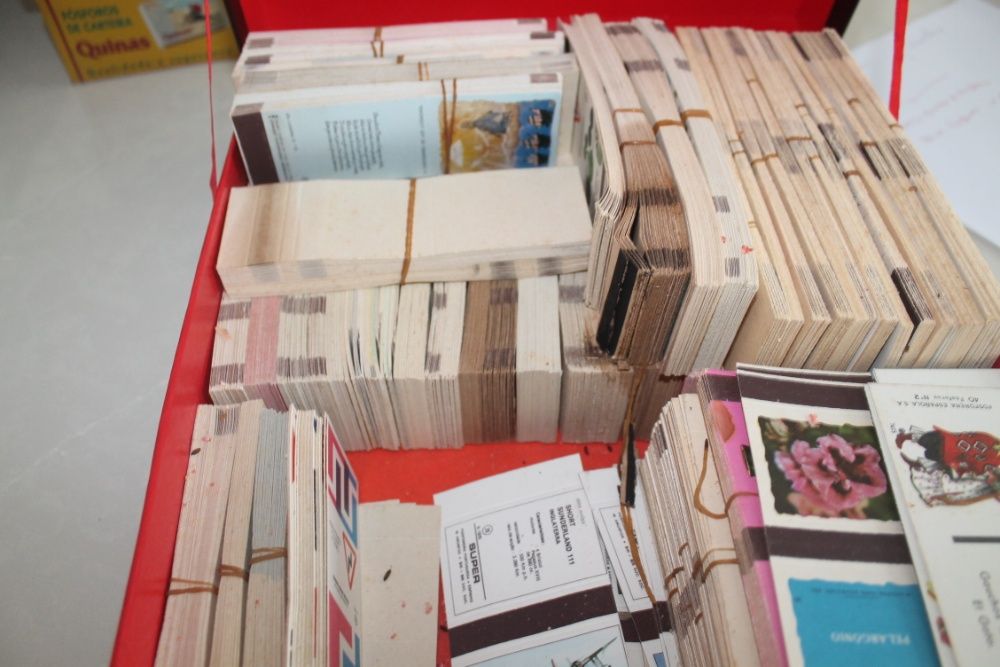 Milhares de carteiras e caixas de Fósforos para colecção