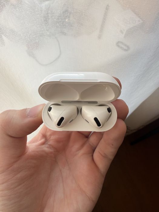 AirPods 4 без шумодава