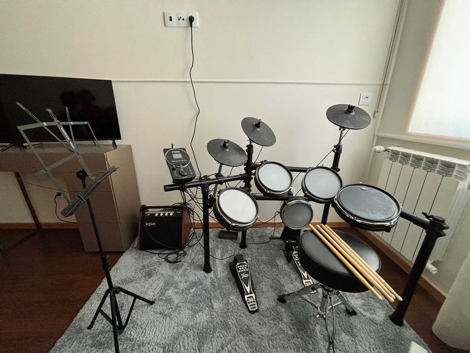 Vendo Fame DD 6600 E-Drum Set c/ opção de Monitor OQAN SK 50