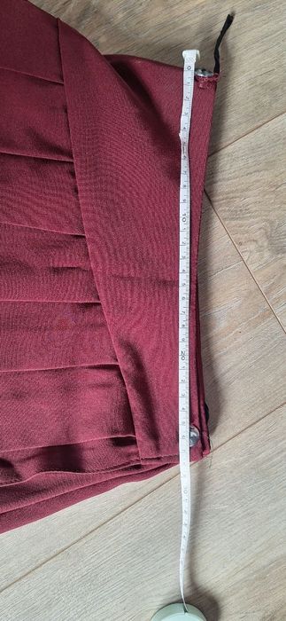 Дуже гарна шкільна спідничка на запах, приблизно на 6-7 років,