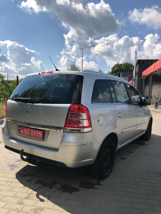 Opel Zafira 2011 рік