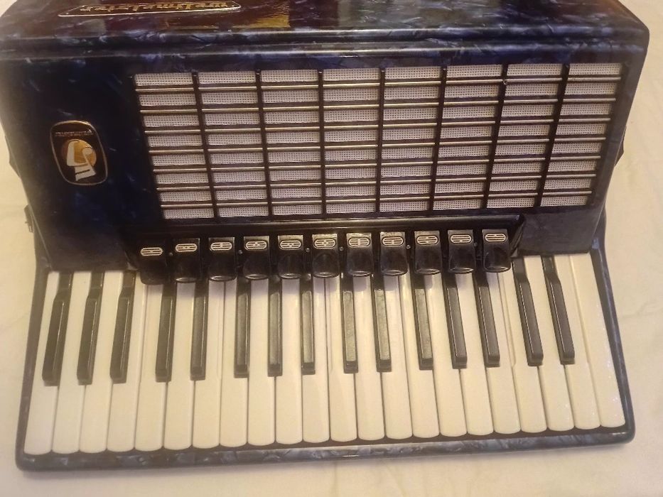 Акордеон Weltmeister Stella 4/4