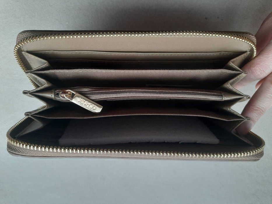 Duży beżowy portfel damski OCHNIK z tłoczeniem