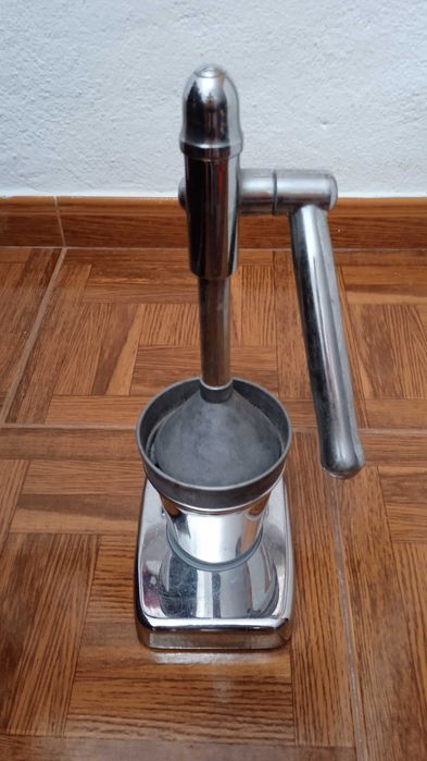 Espremedor de Frutas em Inox