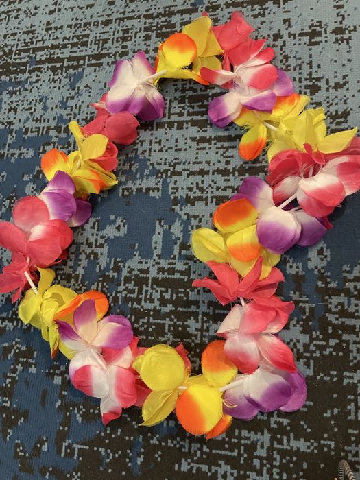 Kwiatowy naszyjnik hawajski / girlanda – kolorowa ozdoba imprezowa