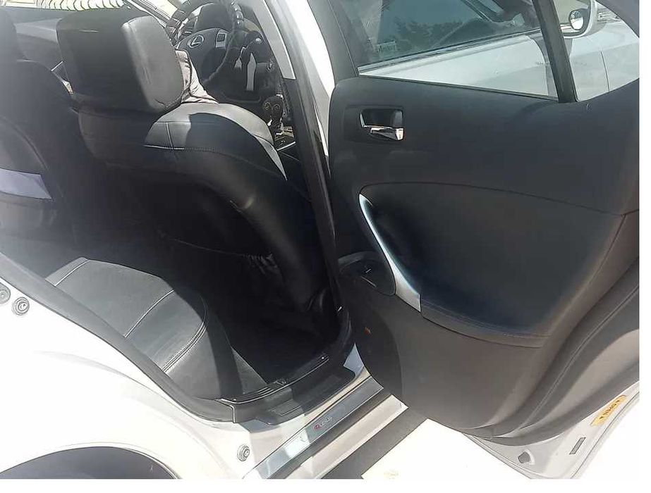 Lexus is 250 AWD 2011г.в.