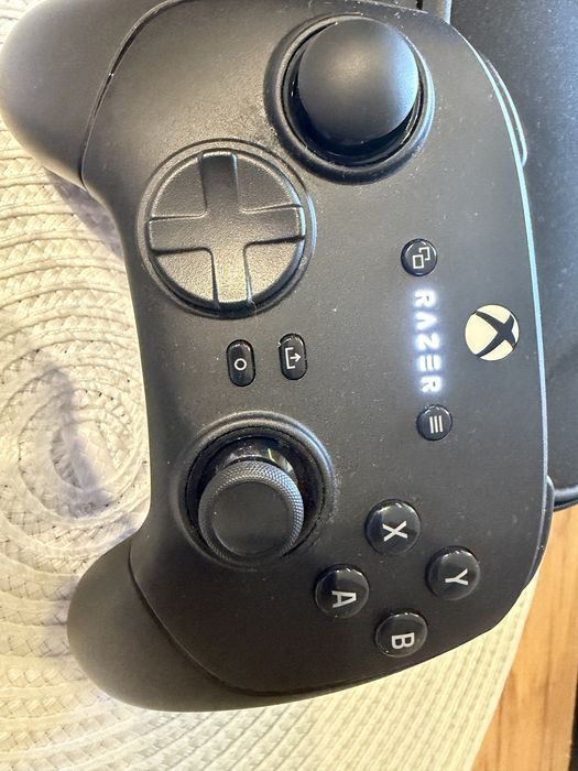 Razer Wolverine v3 pro super stan