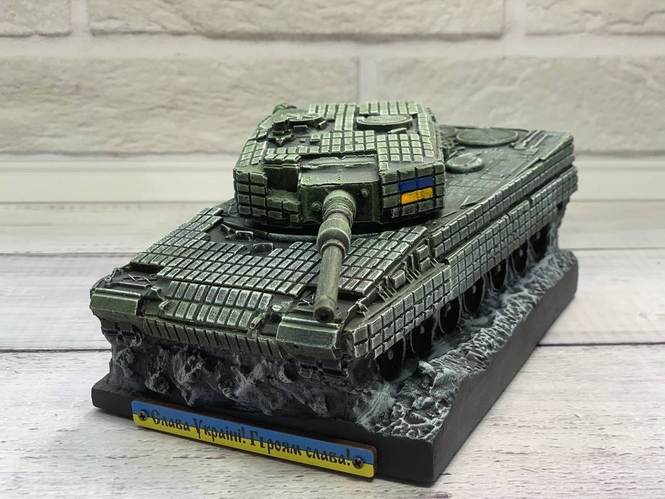 Гіпсовий сувенір танк Leopard 2A4