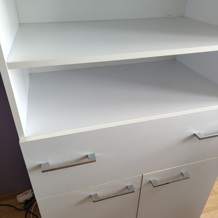 Sprzedam białą komodę