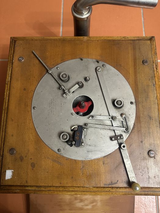 Gramofone | Grafonola | Gira discos antigo