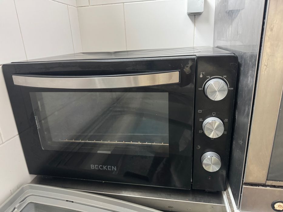 Forno com tabuleiro