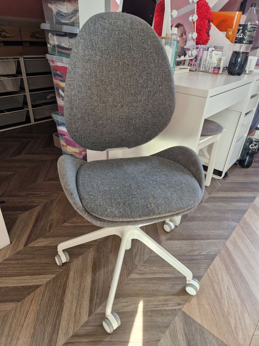 krzesło obrotowe HATTEFJÄLL z Ikea.