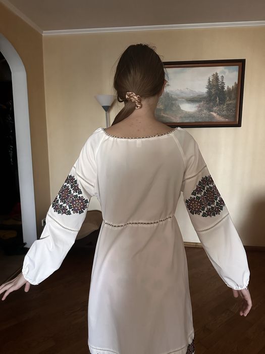 Вишита сукня