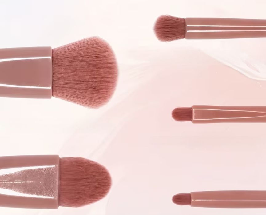 Zestaw pędzli do makijażu z lusterkiem w etui