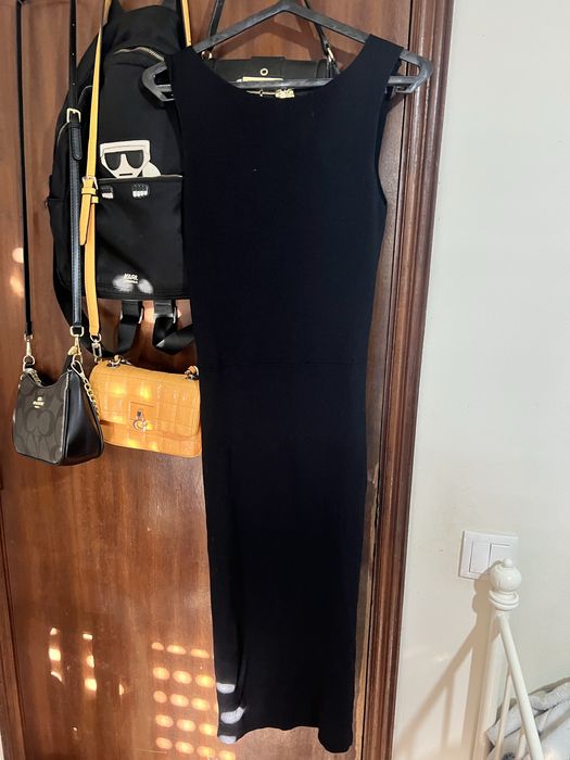 Vestido preto com lantejoulas