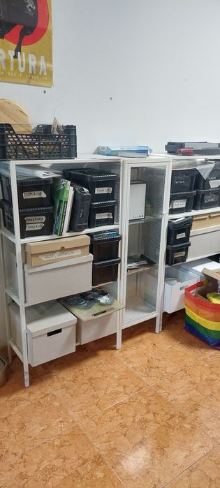 Conjunto de estante e vitrine metal Ikea