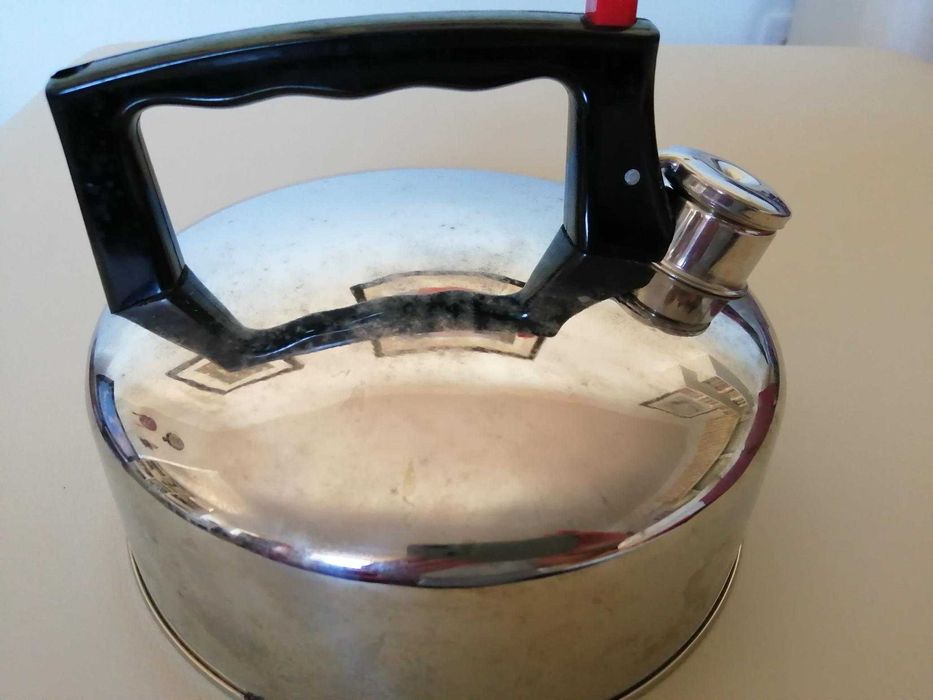 Whistling Kettle64750935754882121