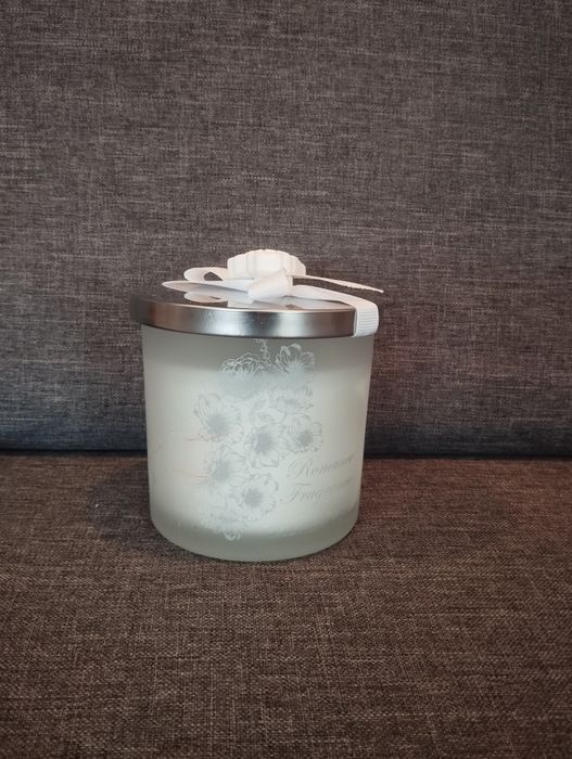 Nowa świeca zapachowa