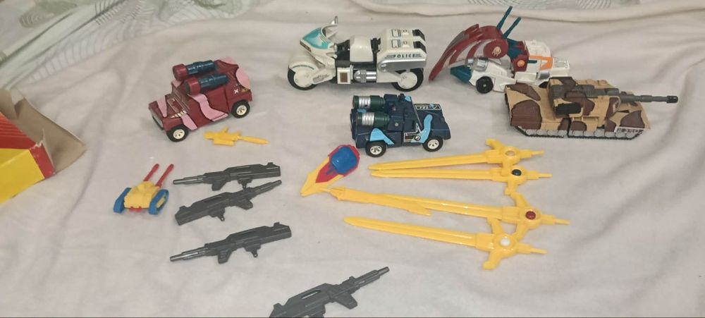 Zabawki Transformers z lat 80 , cena 100 zł za całość