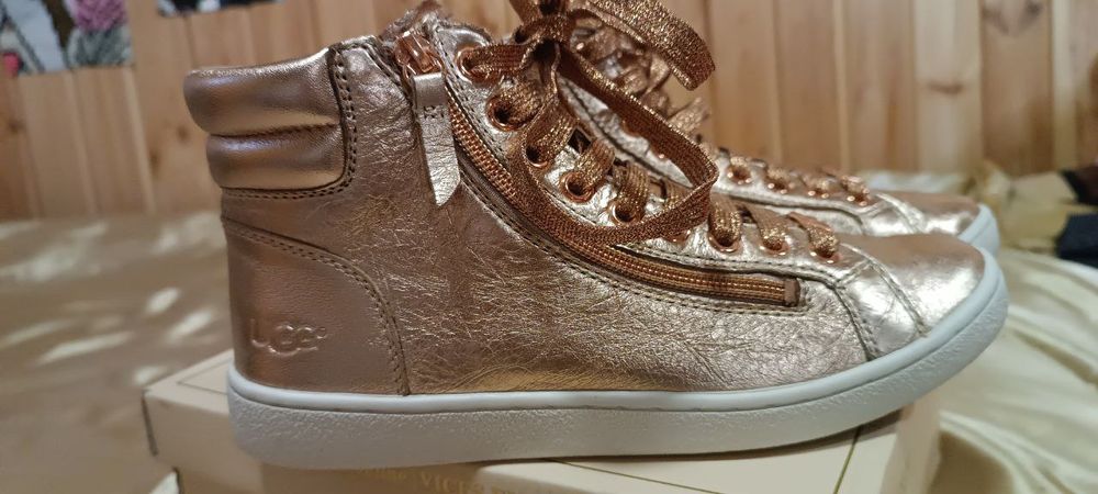 Кроссовки 38 размер Ugg