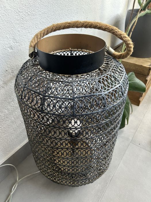 Candeeiro da Area em bom estado