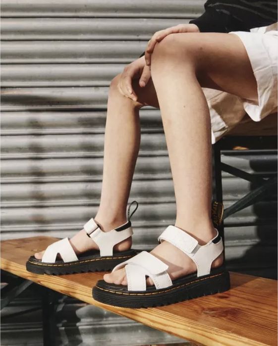 Шкіряні босоніжки Dr. Martens