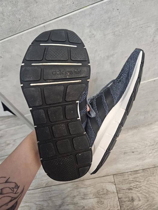Buty sportowe adidasy Adidas Swift Run rozm 36 2/3